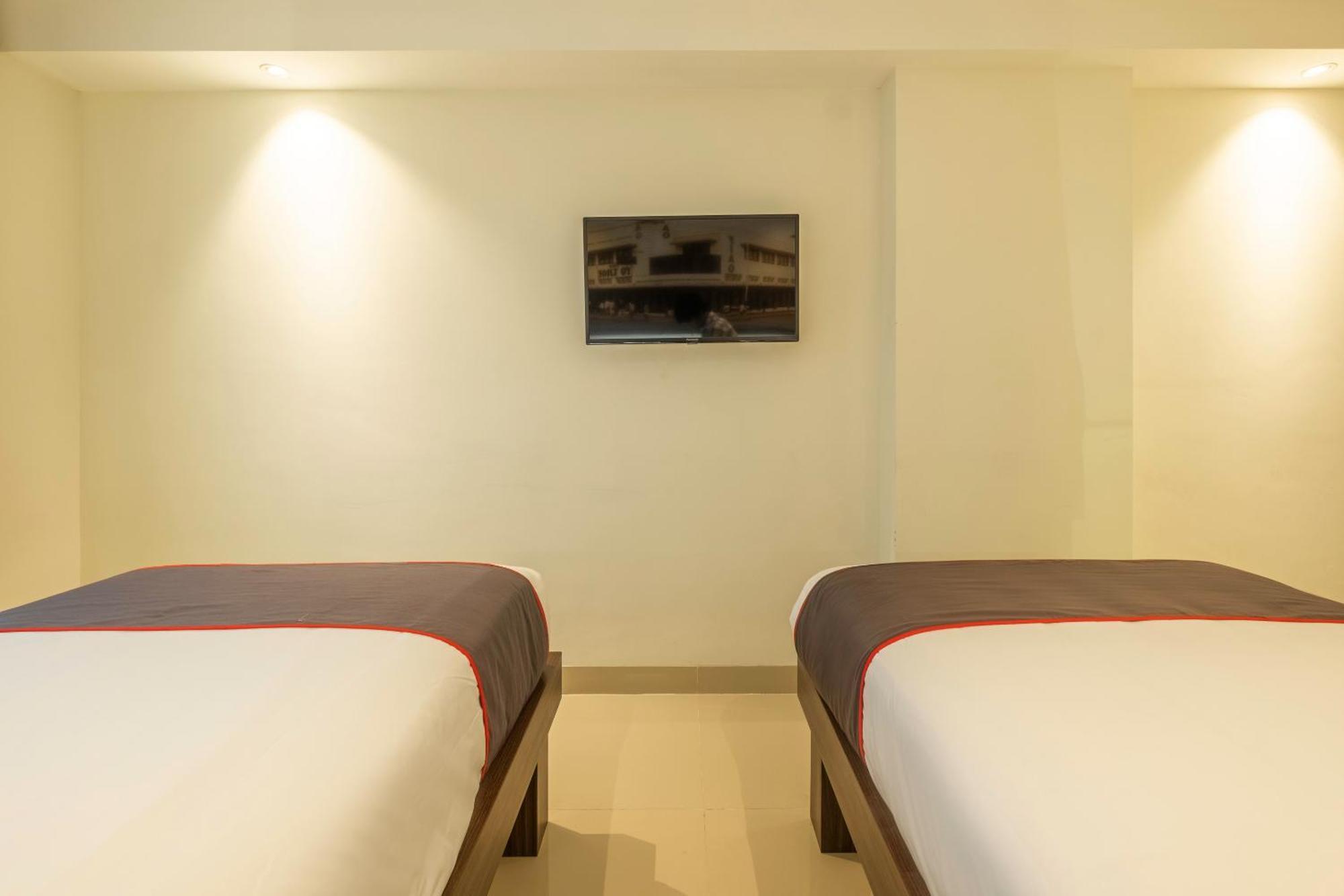 Super Oyo Collection O Hotel Pasar Baru Heritage Бандунг Екстер'єр фото